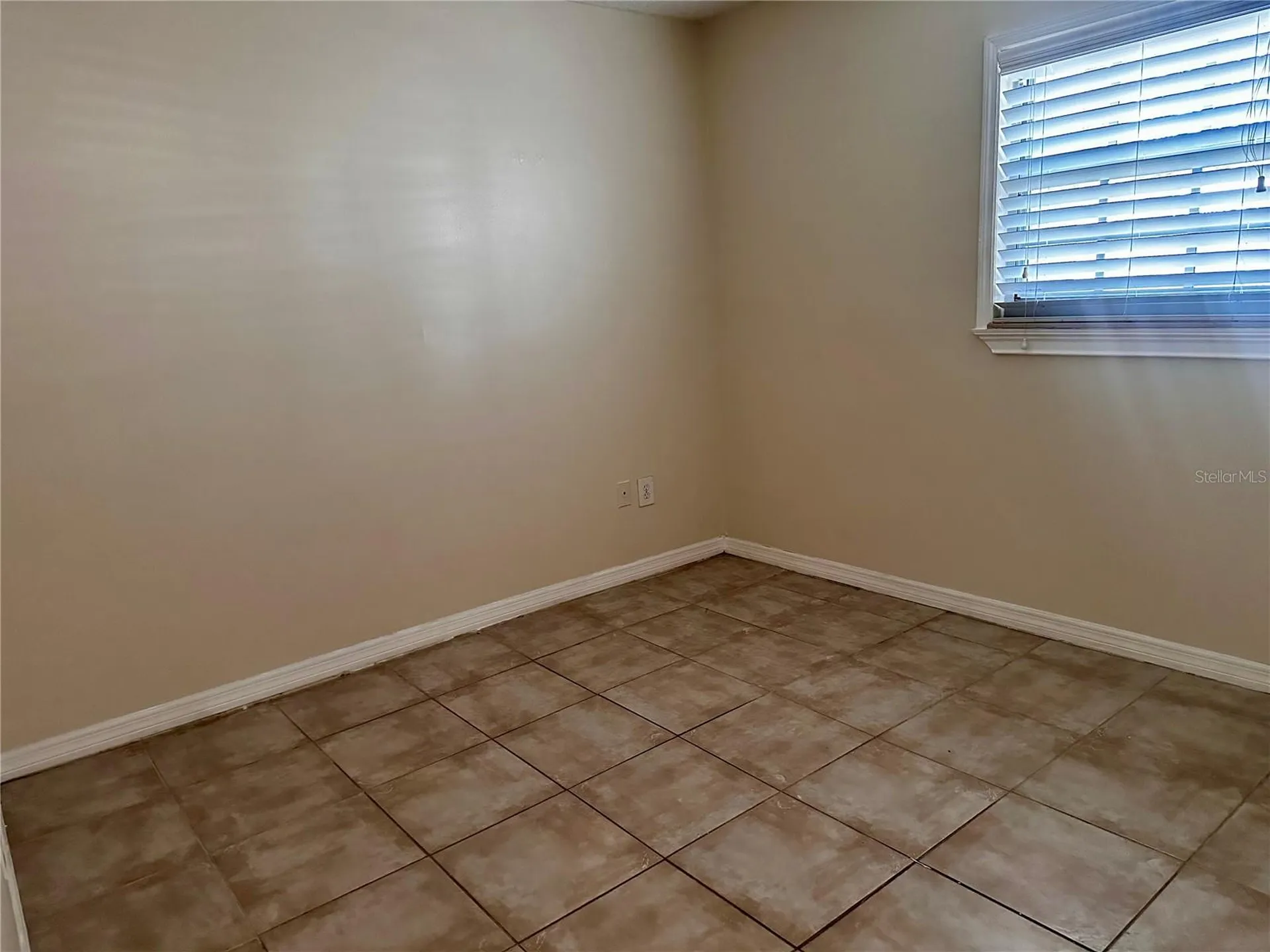 122 N Kings Avenue Brandon FL 33510
