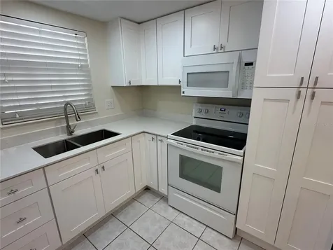 122 N Kings Avenue Brandon FL 33510