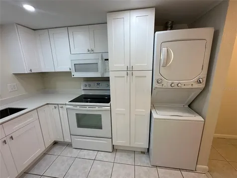 122 N Kings Avenue Brandon FL 33510