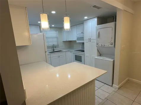 122 N Kings Avenue Brandon FL 33510
