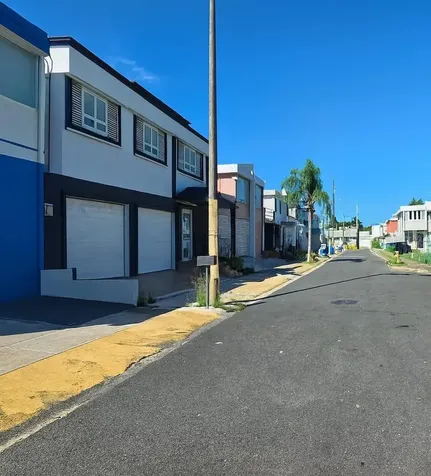 Urb. Villas De Levittown Calle 1 B9 Toa Baja PR 00949