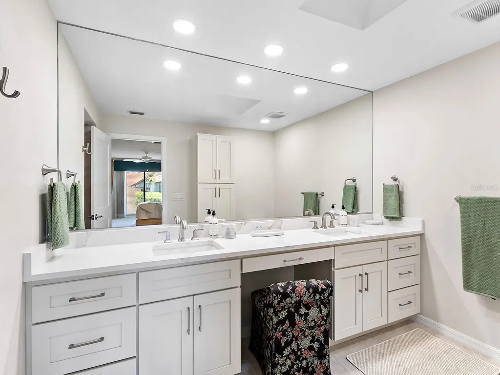 6094 Wilshire Boulevard Sarasota FL 34238