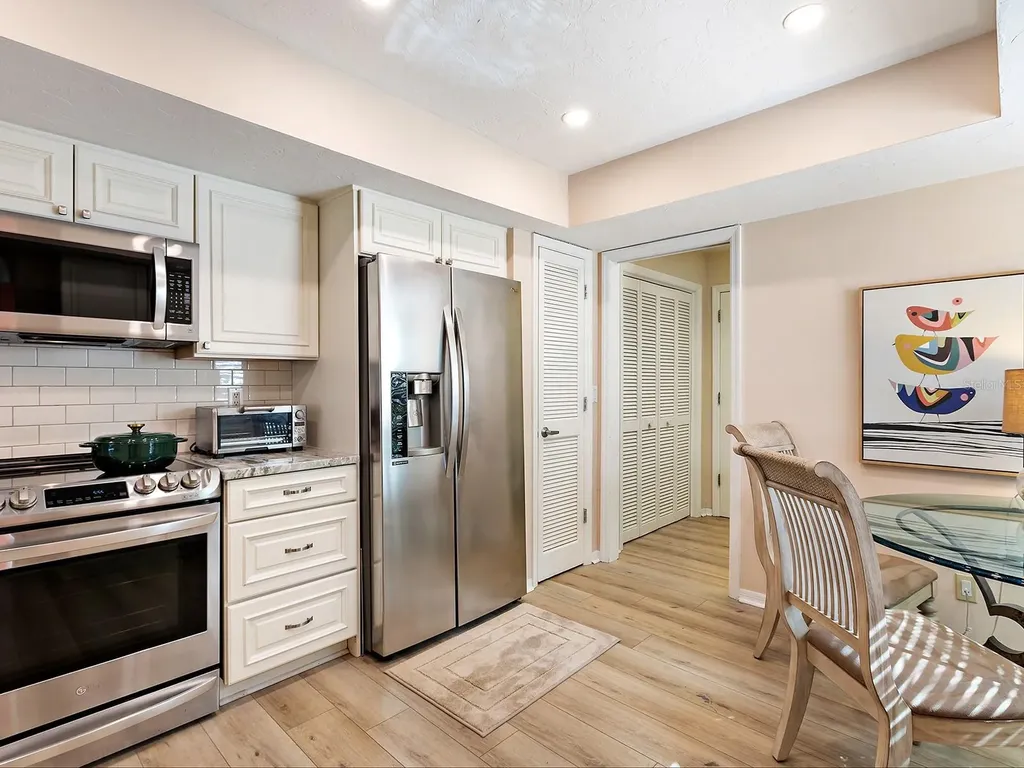 6094 Wilshire Boulevard Sarasota FL 34238