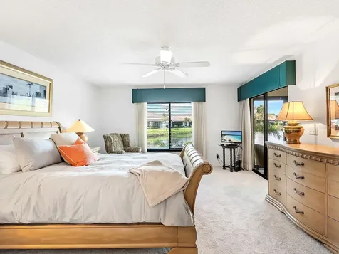 6094 Wilshire Boulevard Sarasota FL 34238