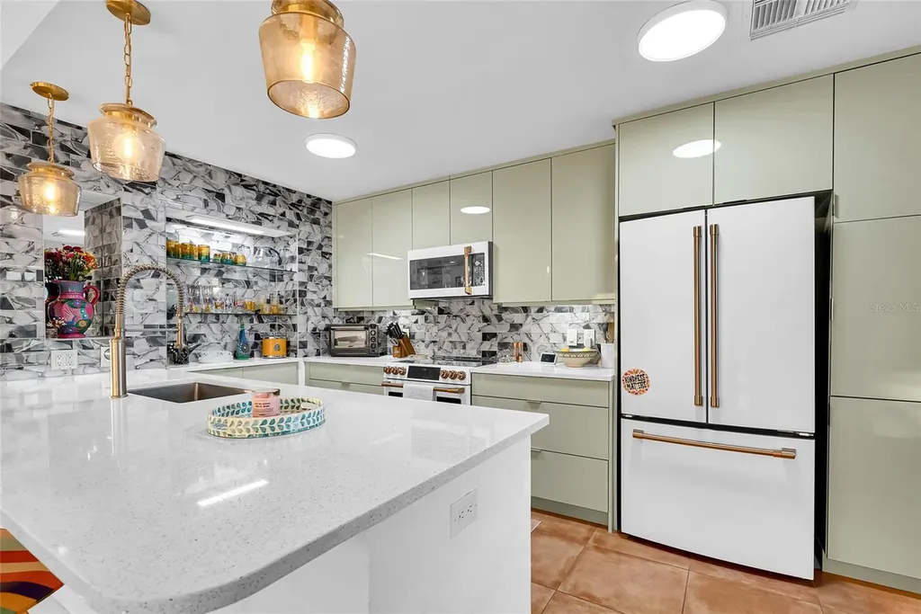 910 Pinellas Bayway S Tierra Verde FL 33715