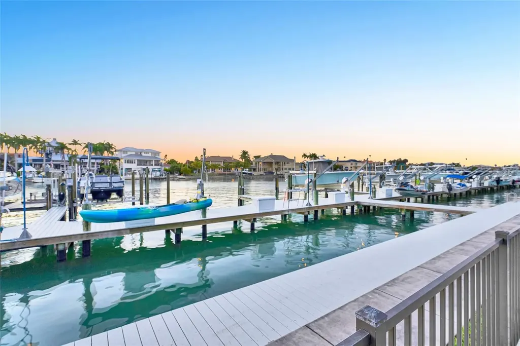 910 Pinellas Bayway S Tierra Verde FL 33715
