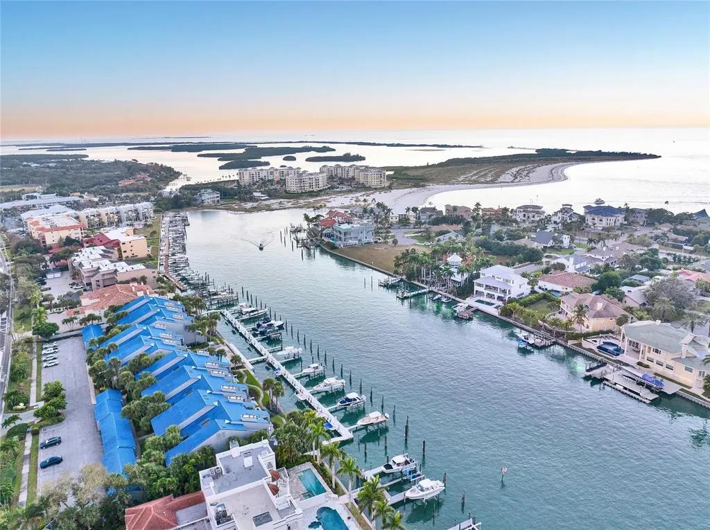 910 Pinellas Bayway S Tierra Verde FL 33715