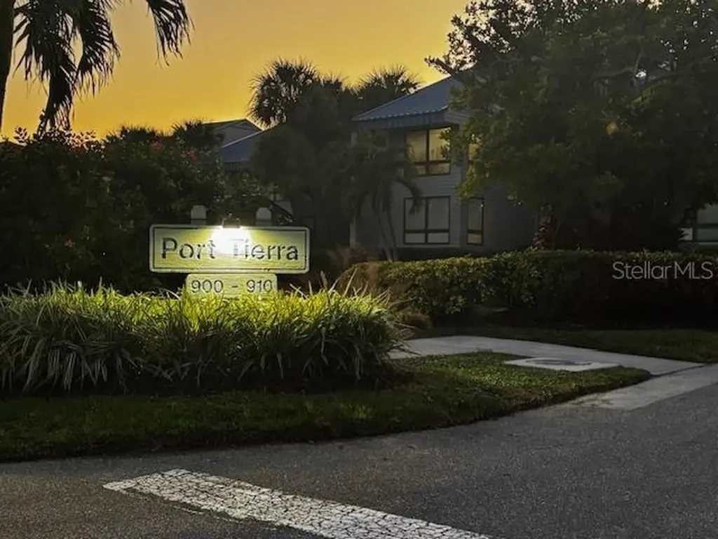 910 Pinellas Bayway S Tierra Verde FL 33715