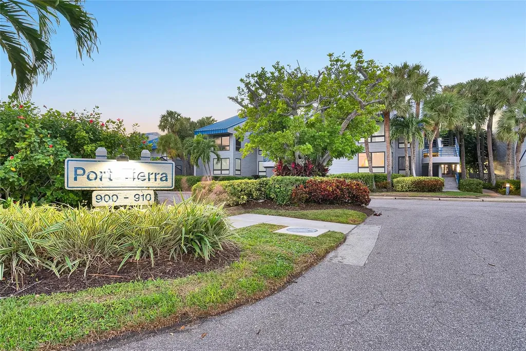 910 Pinellas Bayway S Tierra Verde FL 33715
