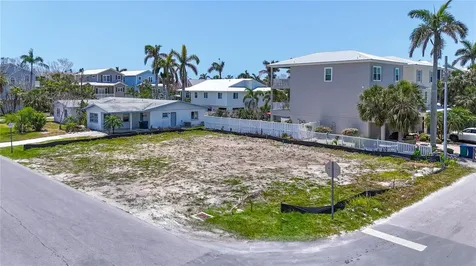 6406 Holmes Boulevard Holmes Beach FL 34217