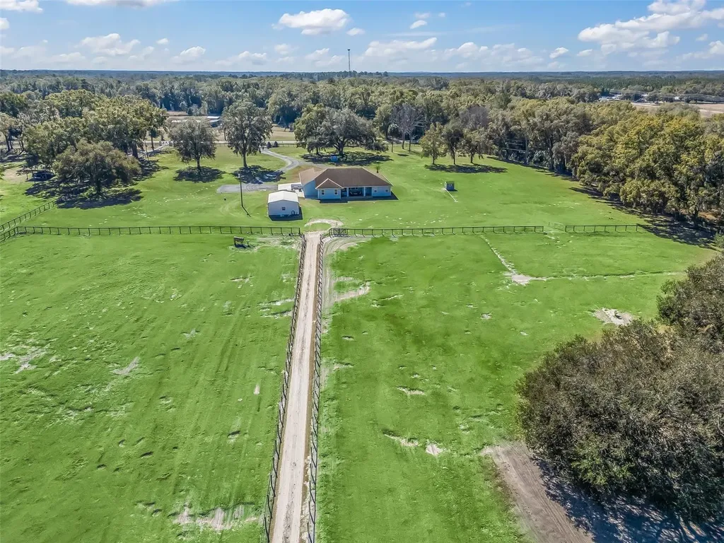 19351 E Levy Street Williston FL 32696