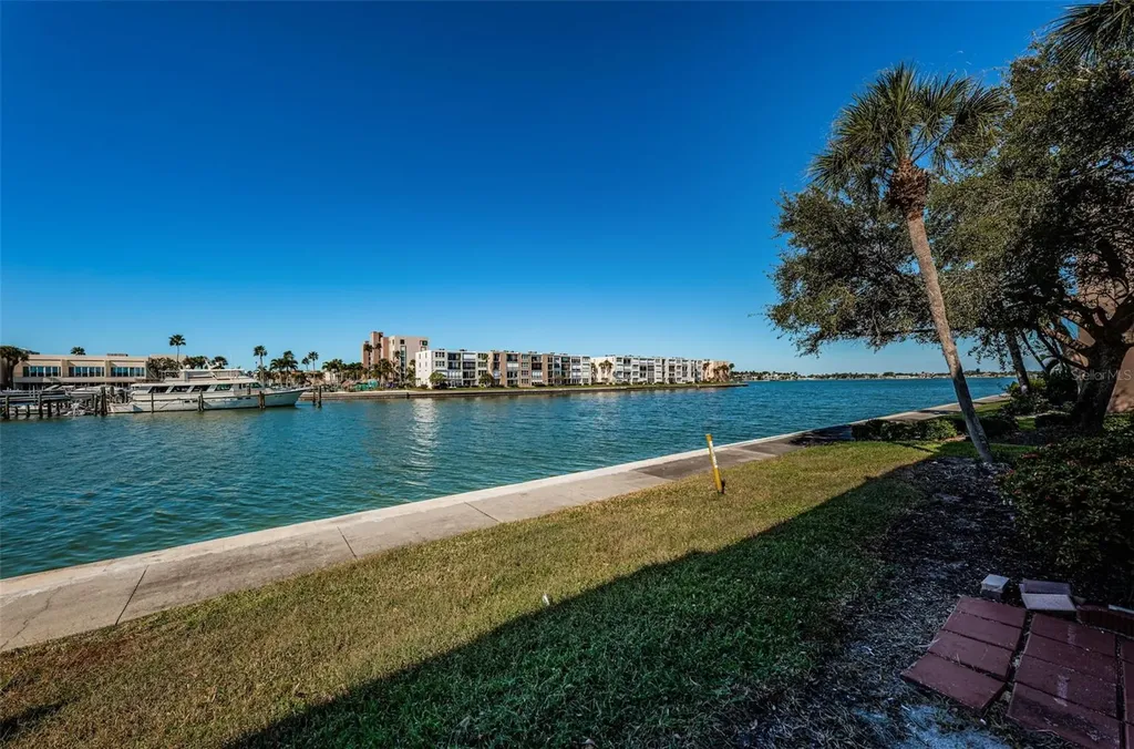 7420 Bay Island Drive S South Pasadena FL 33707