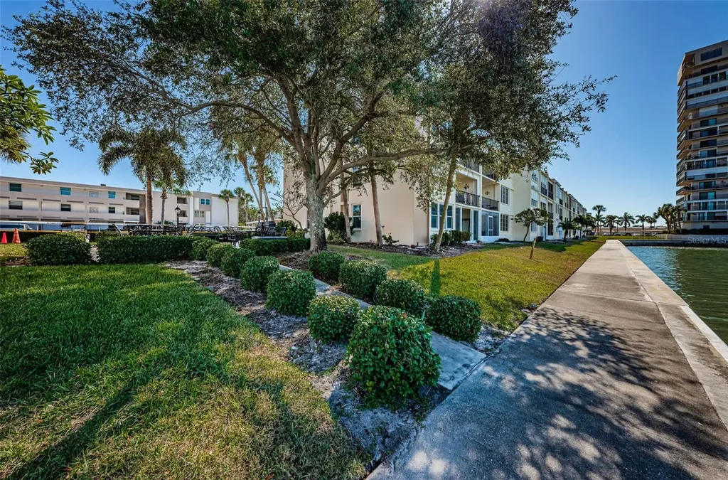 7420 Bay Island Drive S South Pasadena FL 33707