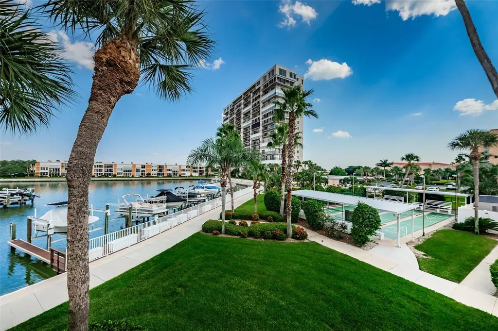 7420 Bay Island Drive S South Pasadena FL 33707