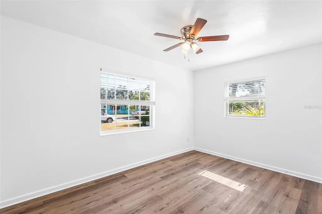 1517 Gray Street S St Petersburg FL 33707