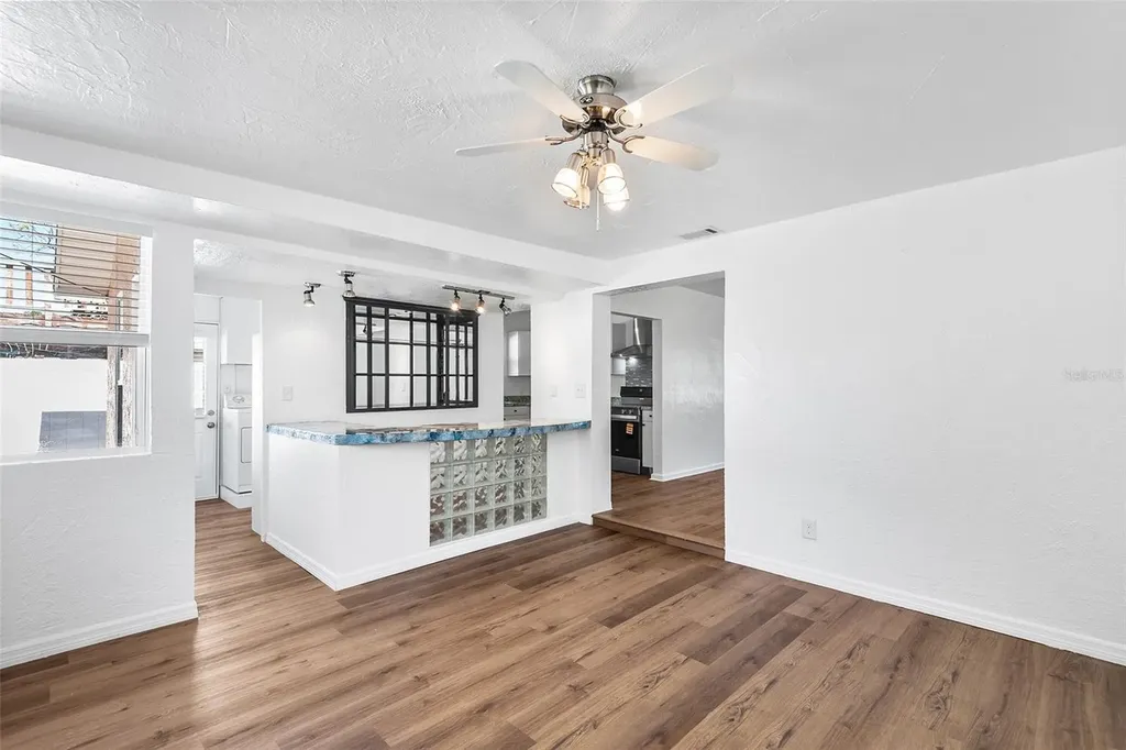 1517 Gray Street S St Petersburg FL 33707