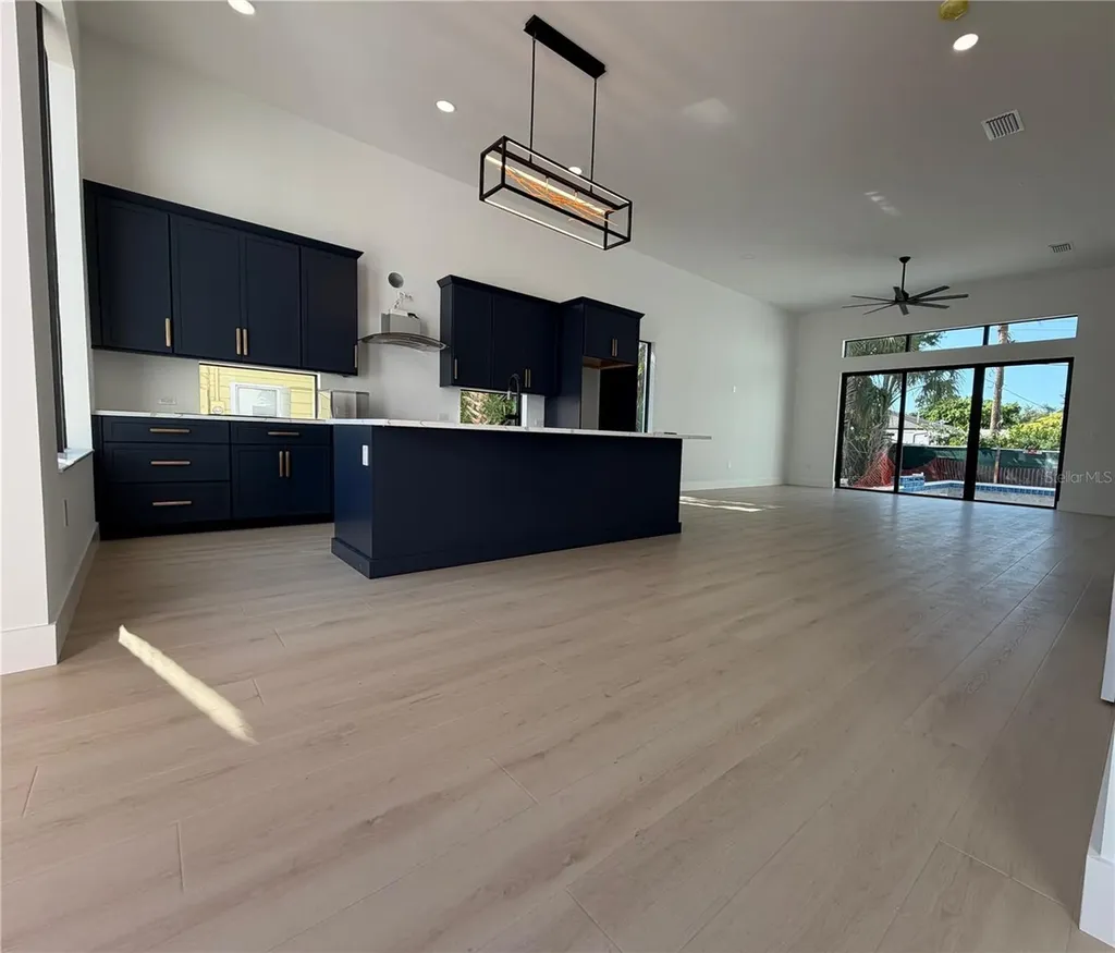 2069 Hibiscus Street Sarasota FL 34239