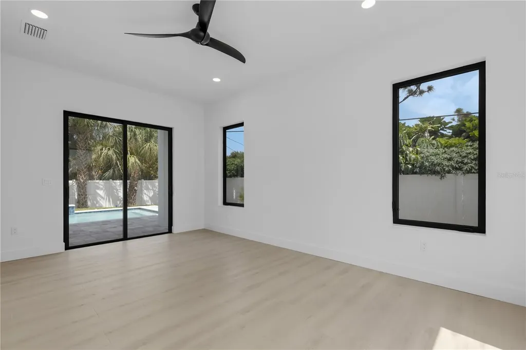 2069 Hibiscus Street Sarasota FL 34239