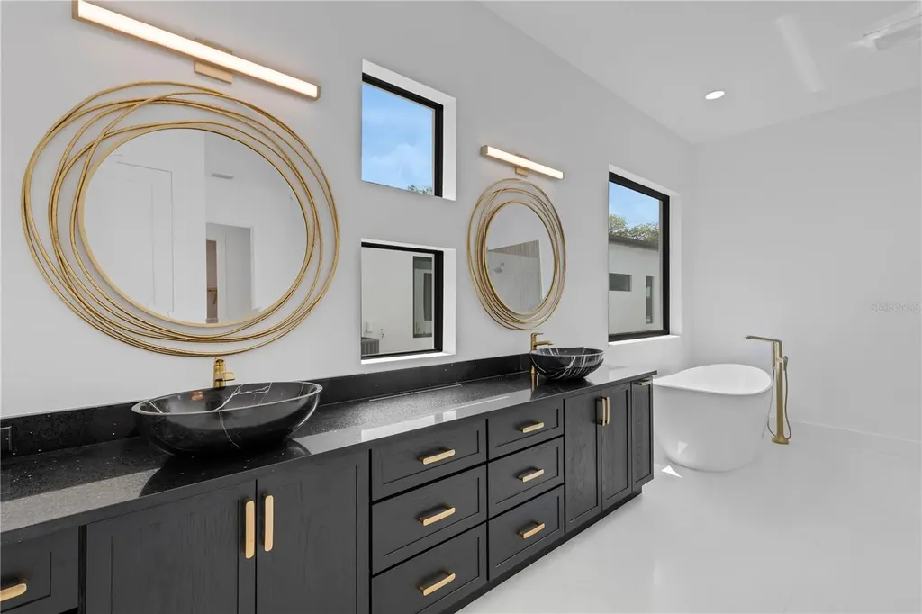 2069 Hibiscus Street Sarasota FL 34239