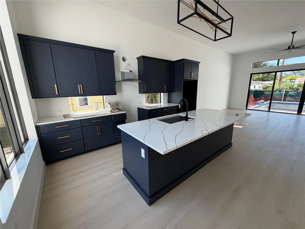 2069 Hibiscus Street Sarasota FL 34239