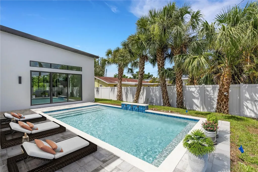 2069 Hibiscus Street Sarasota FL 34239