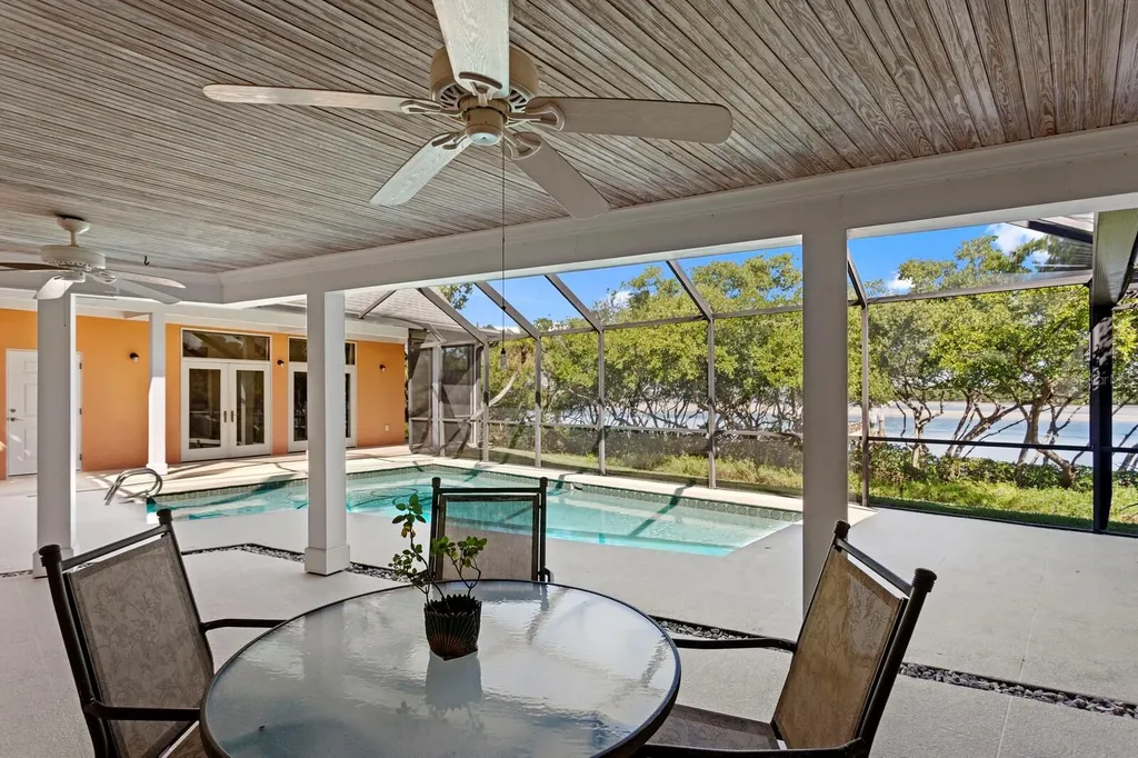 1501 75th Circle NE St Petersburg FL 33702