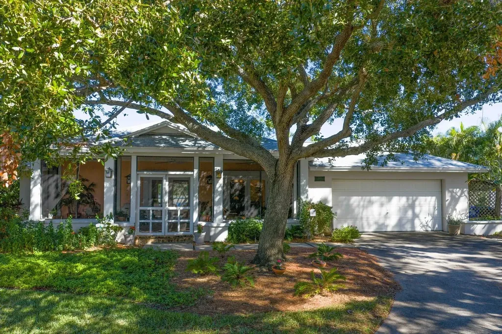 1501 75th Circle NE St Petersburg FL 33702
