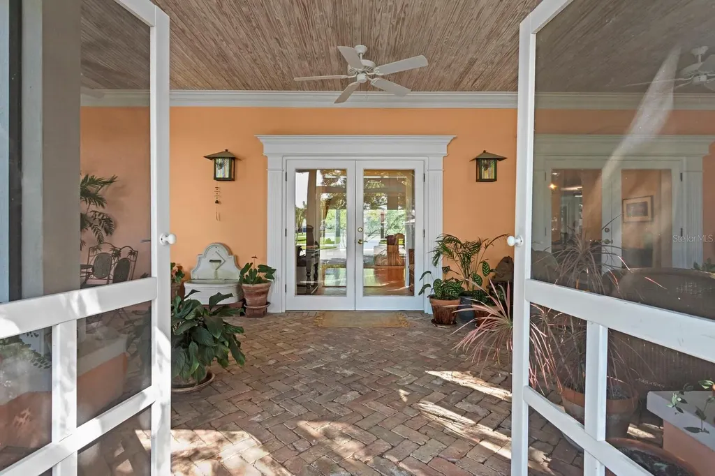 1501 75th Circle NE St Petersburg FL 33702