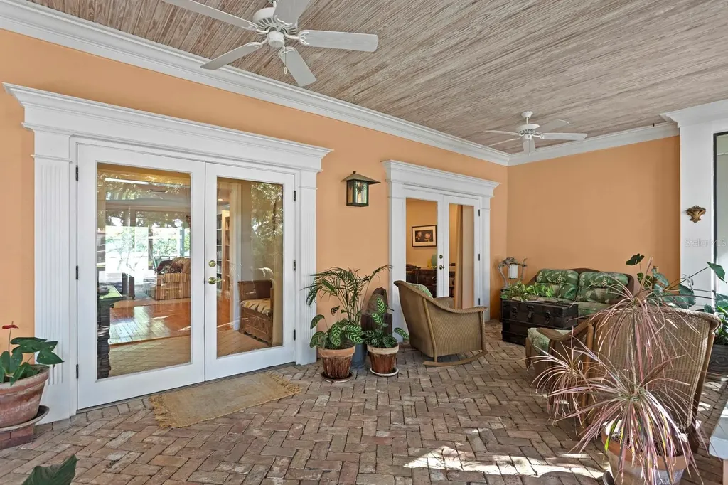 1501 75th Circle NE St Petersburg FL 33702