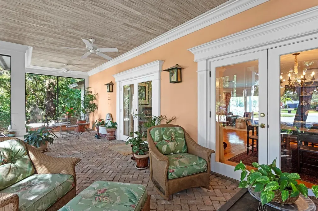1501 75th Circle NE St Petersburg FL 33702