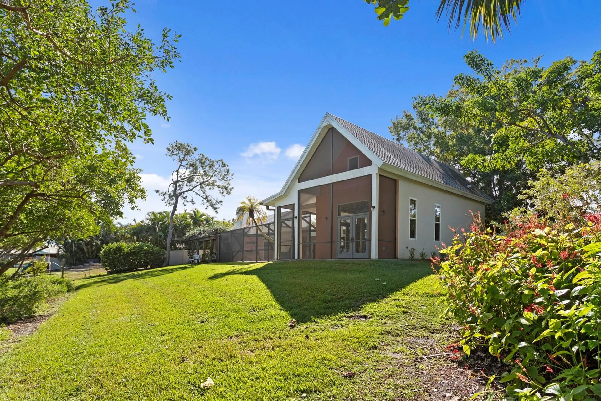 1501 75th Circle NE St Petersburg FL 33702