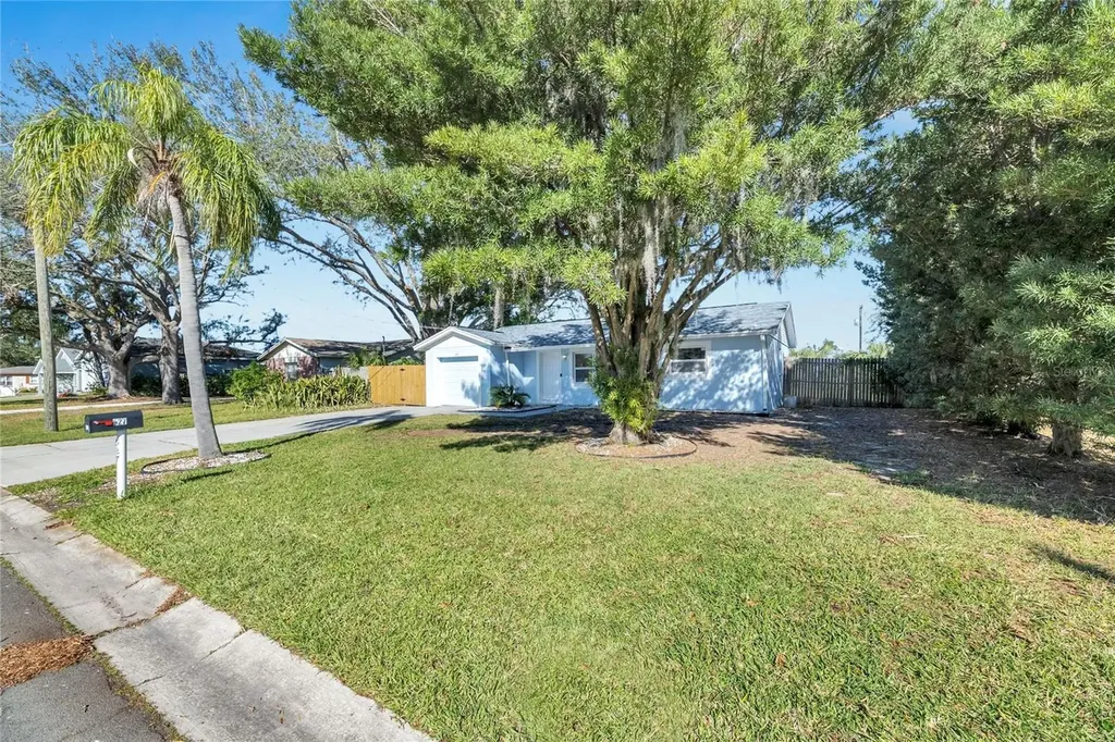 527 Fox Run Trail Apollo Beach FL 33572