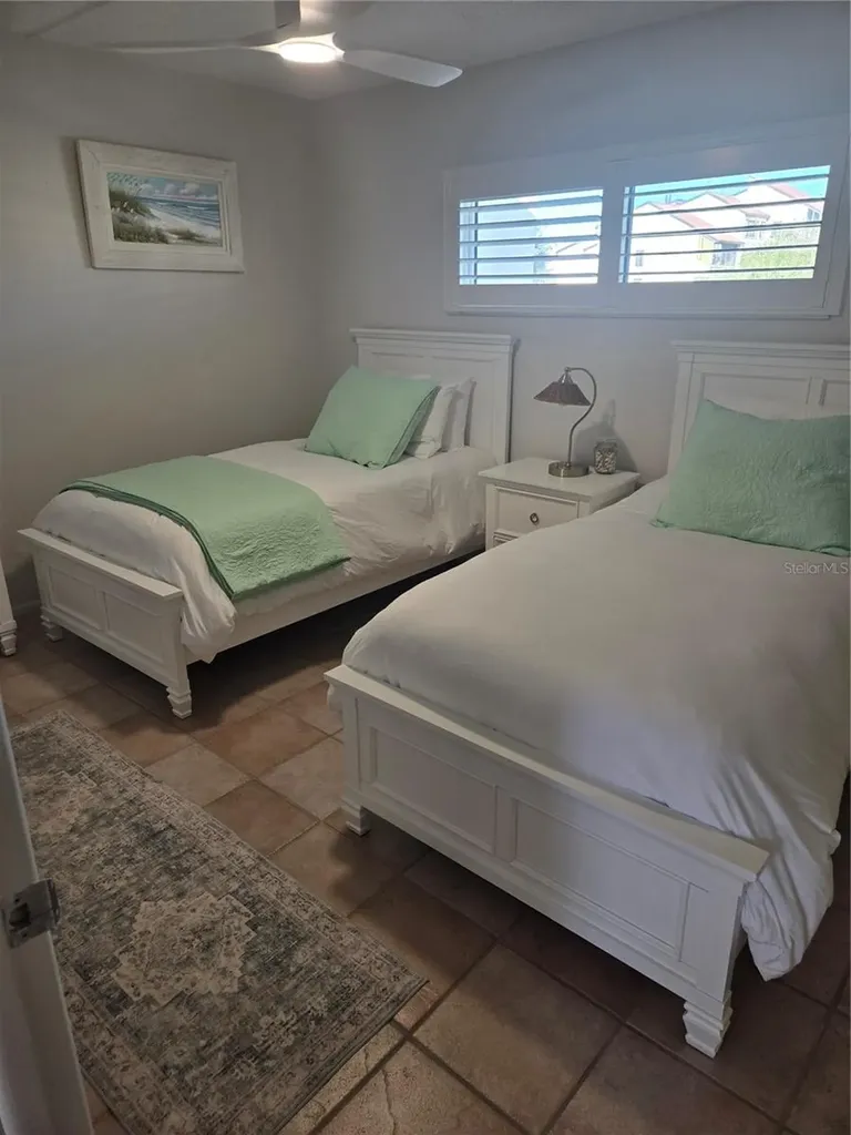 1250 N Portofino Drive Sarasota FL 34242