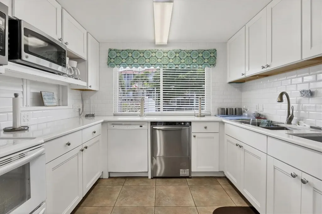 1250 N Portofino Drive Sarasota FL 34242