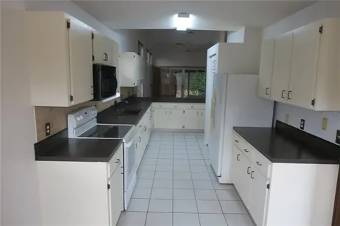 32512 Oak Park Drive Leesburg FL 34748