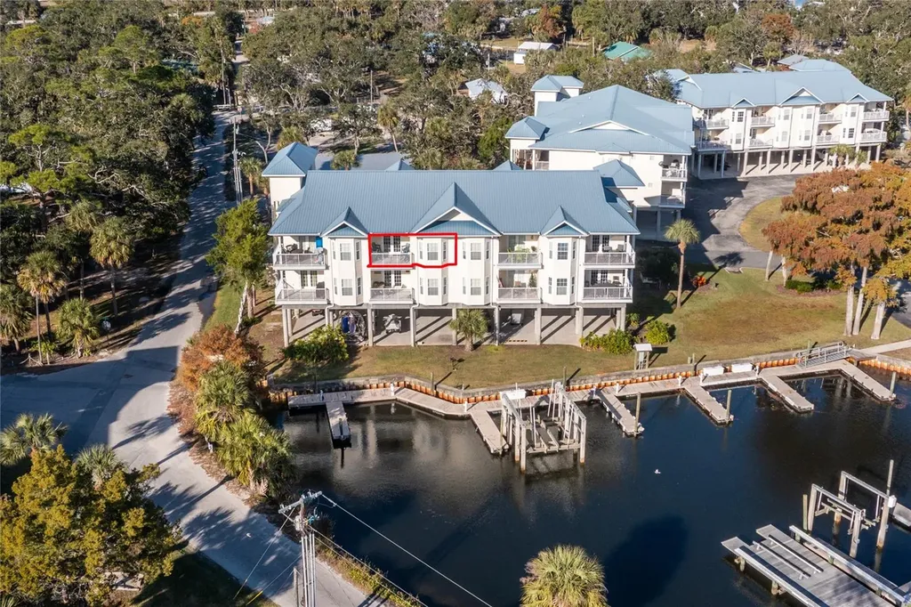 54 SE SE 910 Avenue Suwannee FL 32692