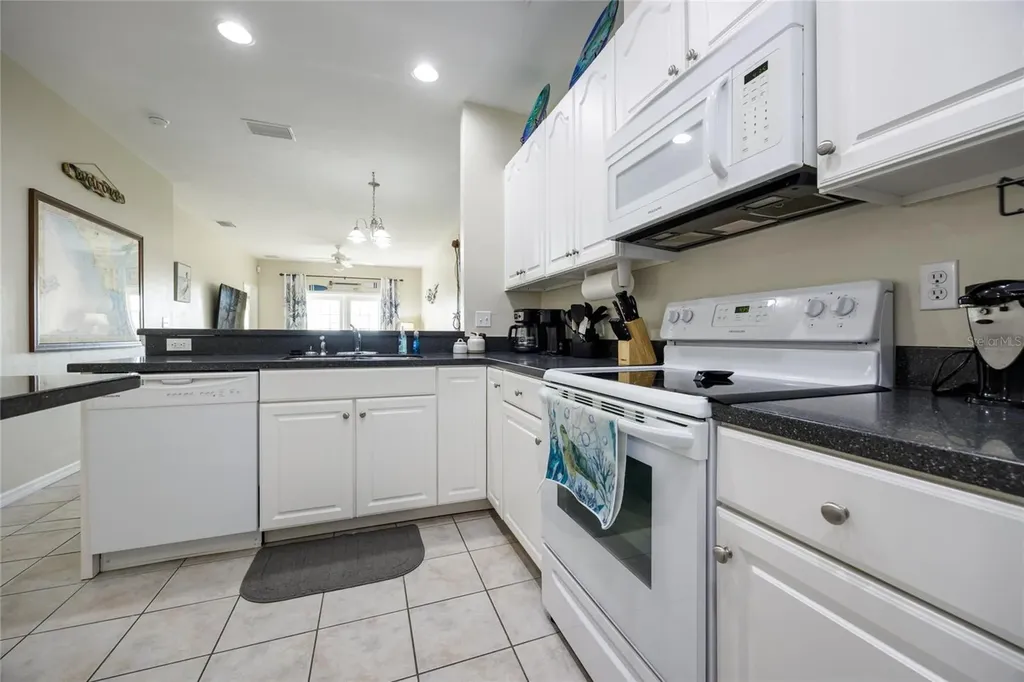 54 SE SE 910 Avenue Suwannee FL 32692
