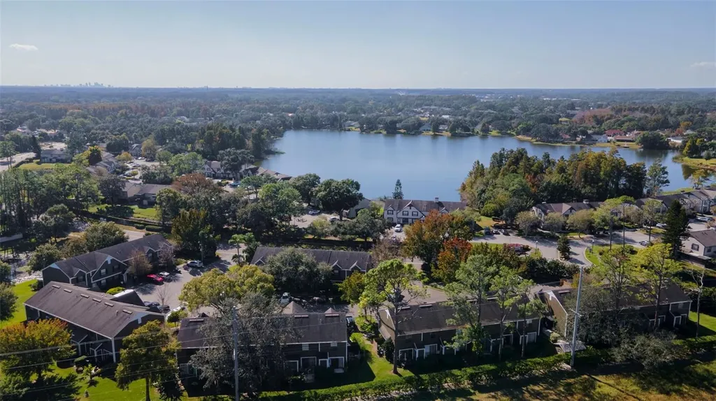 16545 Lake Brigadoon Circle Tampa FL 33618