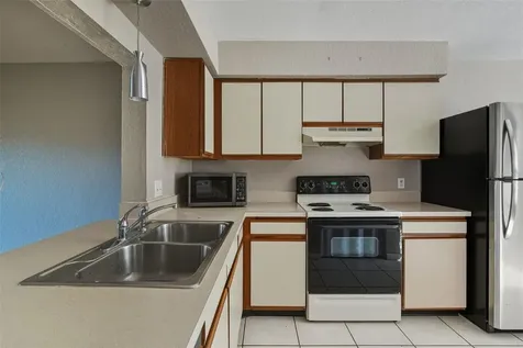 16545 Lake Brigadoon Circle Tampa FL 33618