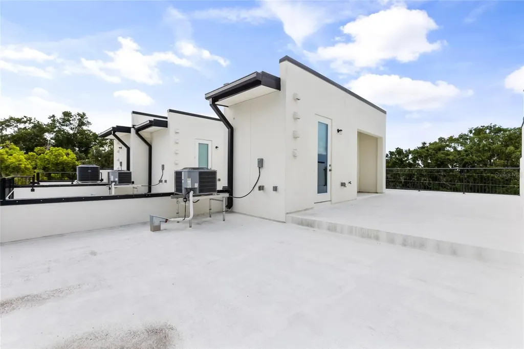266 Park Lake Street Orlando FL 32803