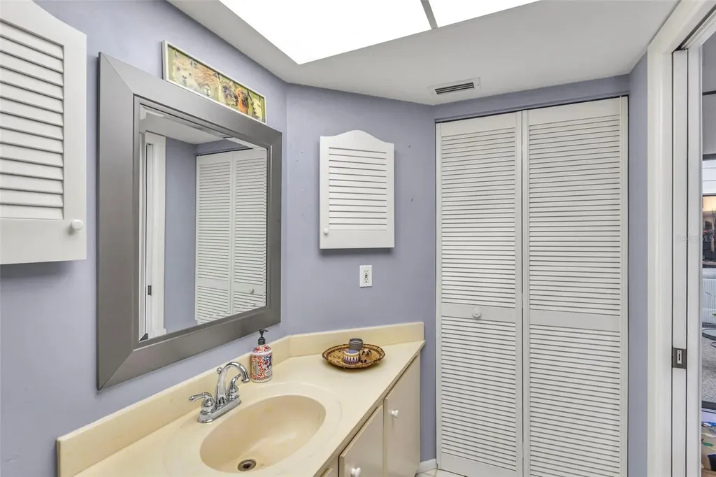 4364 Woodmans Chart Sarasota FL 34235