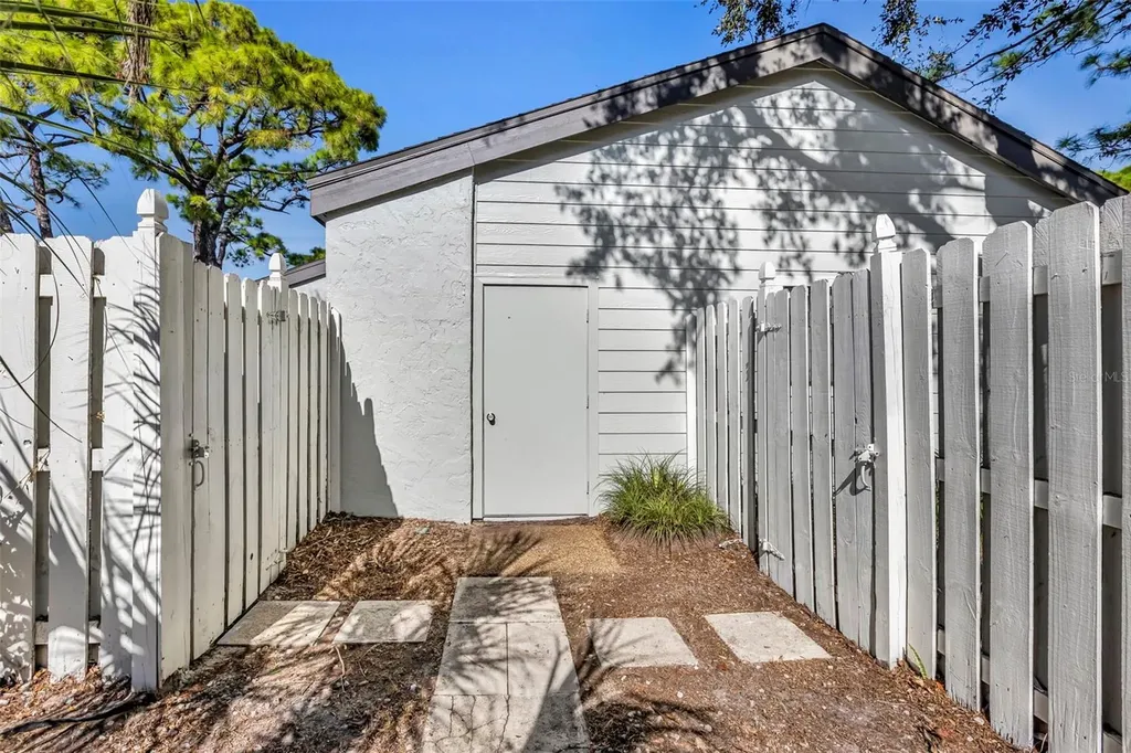 4364 Woodmans Chart Sarasota FL 34235