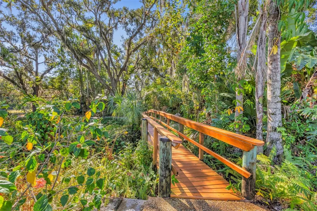 4364 Woodmans Chart Sarasota FL 34235