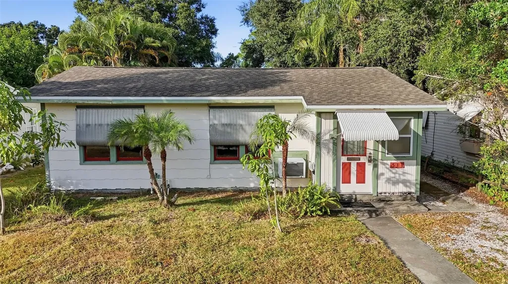 533 38th Avenue N St Petersburg FL 33704