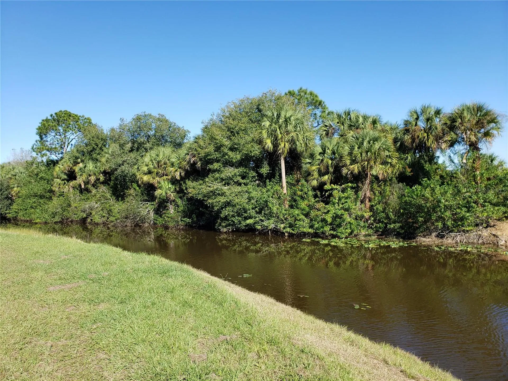647 Naples Lehigh Acres FL 33974