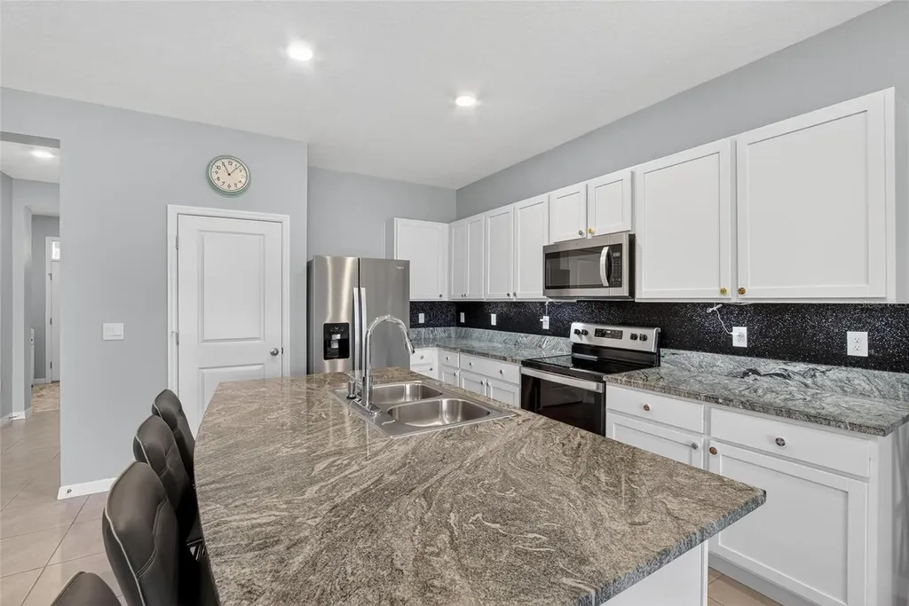 5055 Captain Davis Drive Wimauma FL 33598
