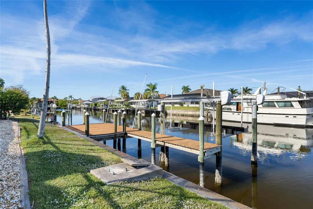 136 Creek Drive SE Port Charlotte FL 33952