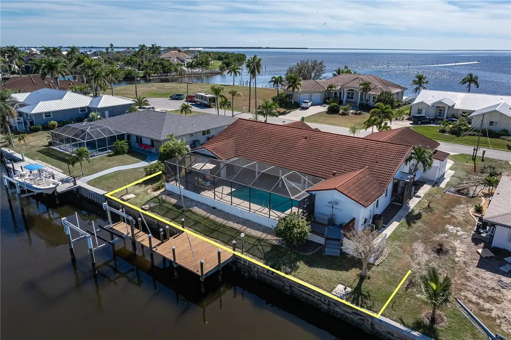 136 Creek Drive SE Port Charlotte FL 33952