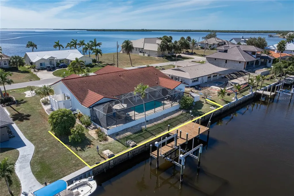 136 Creek Drive SE Port Charlotte FL 33952