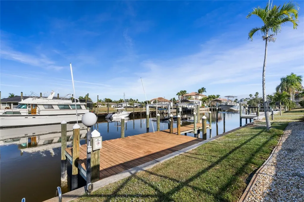 136 Creek Drive SE Port Charlotte FL 33952
